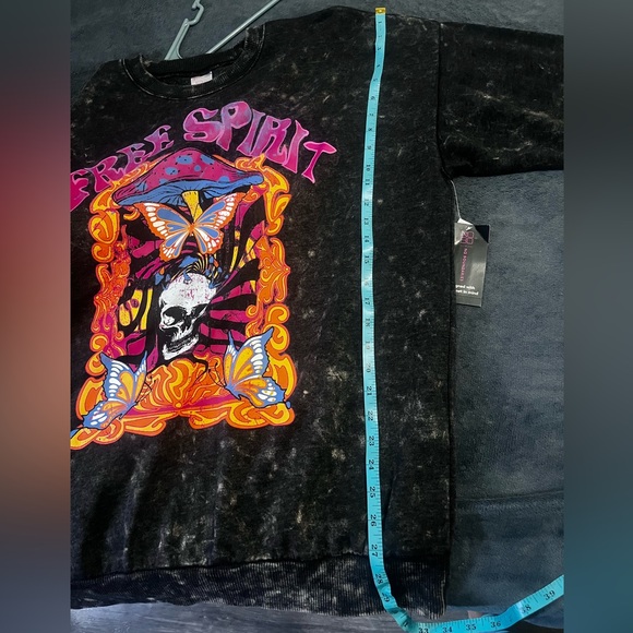 No Boundaries Free Spirit Graphic Women's Sweater - Black and Multicolor - Picture 7 of 9